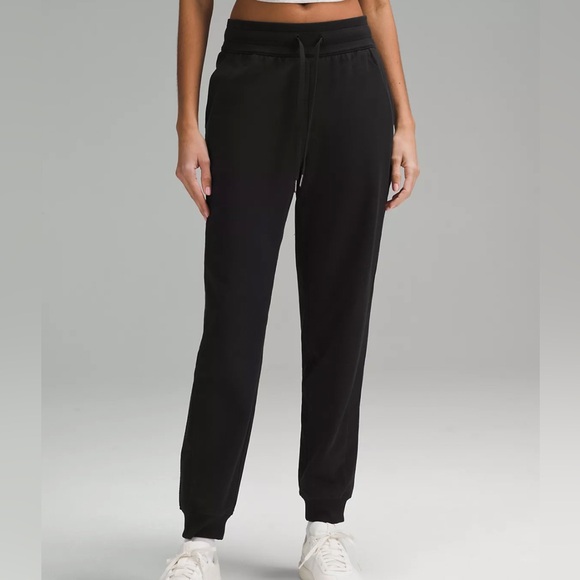 lululemon scuba joggers (color: black, size: 4) - Picture 1 of 5